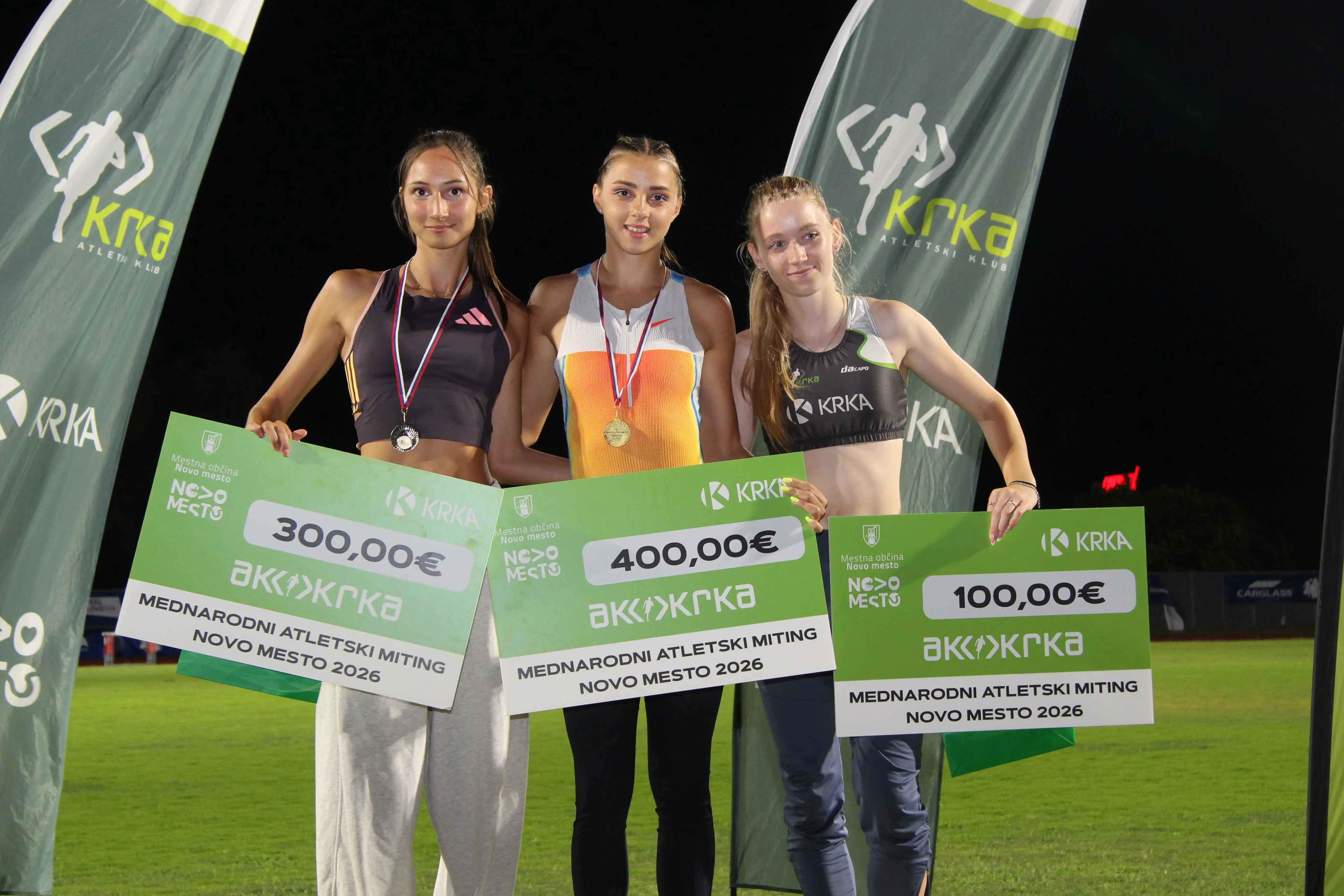 11783098339članice 200 m.webp-atletskimiting-nm.si